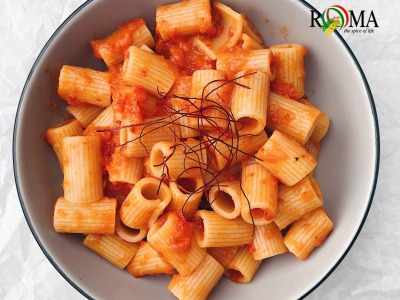 Pasta in Crema di Peperoni e FIli di Peperoncino
