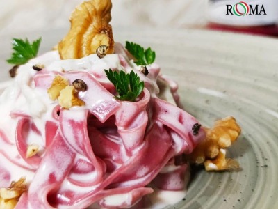 Linguine Rosse, Crema di Gorgonzola e Noci