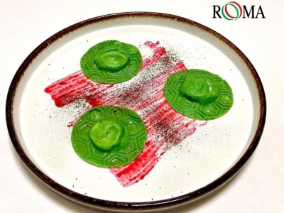Ravioli Verdi ripieni di Cervo e Stracchino, Salsa alla Ciliegia, Limone Nero Persiano