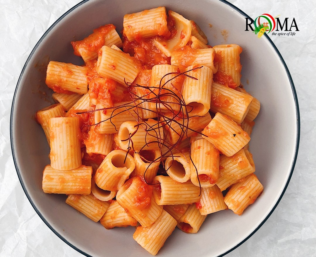 Pasta in Crema di Peperoni e FIli di Peperoncino