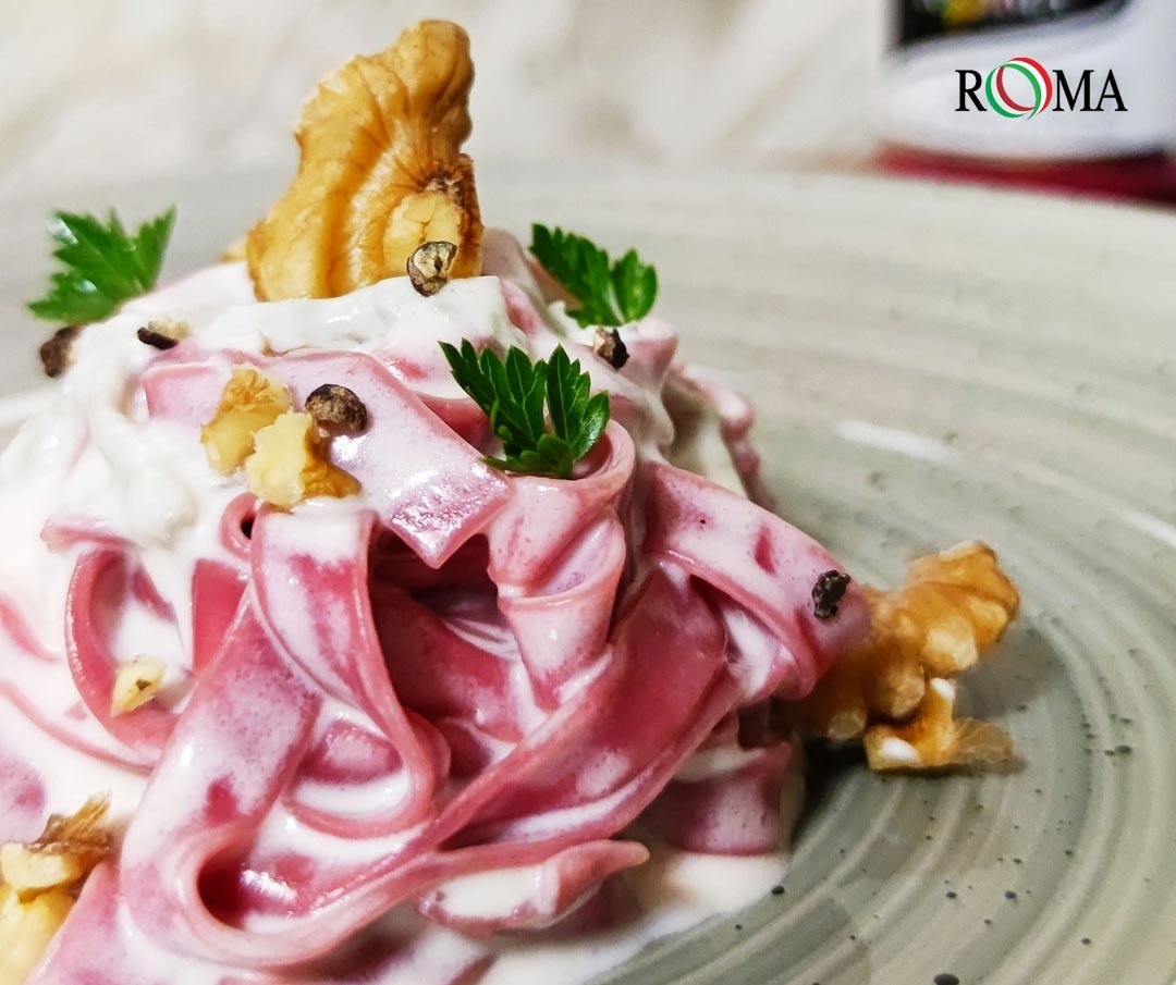 Linguine Rosse, Crema di Gorgonzola e Noci