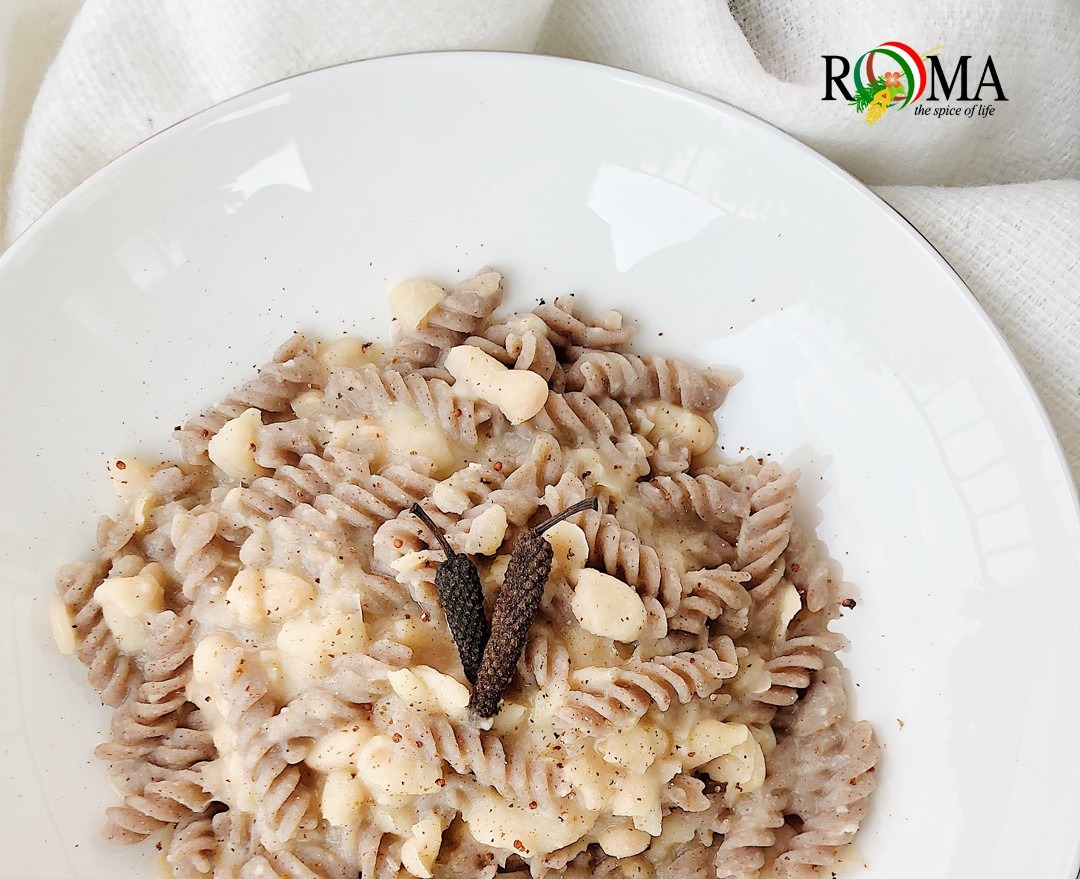 Fusilli di Grano Saraceno, Cannellini e Pepe Lungo